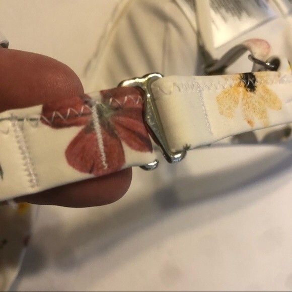 H&M Size 6 White Floral Scalloped Edge Adjustable Fit Padded Swim Bikini Top - Picture 10 of 10